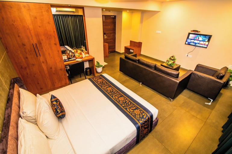 Room 5, Neelagiri Heritage Hotel - Near Calicut Railway Station, Kozhikode