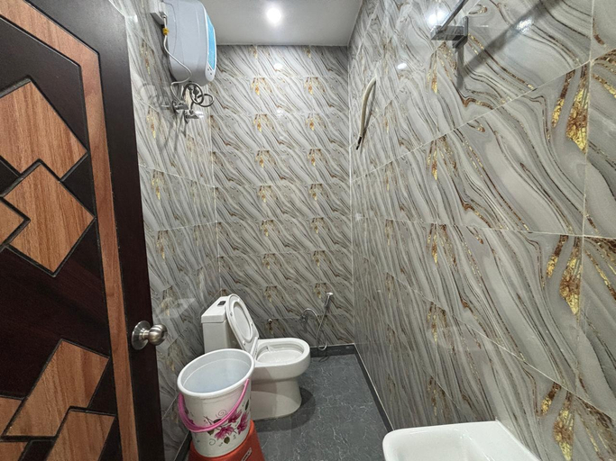 5, Hotel Rising, Faizabad
