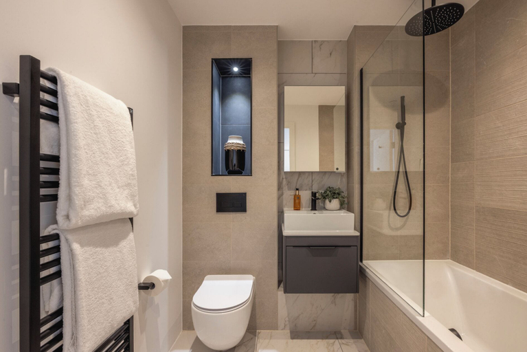 Bathroom 4, Urban Rest Albert Embankment, London
