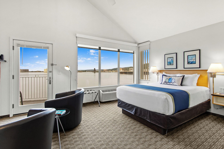 Bedroom 3, South Pier Inn, Lake Superior