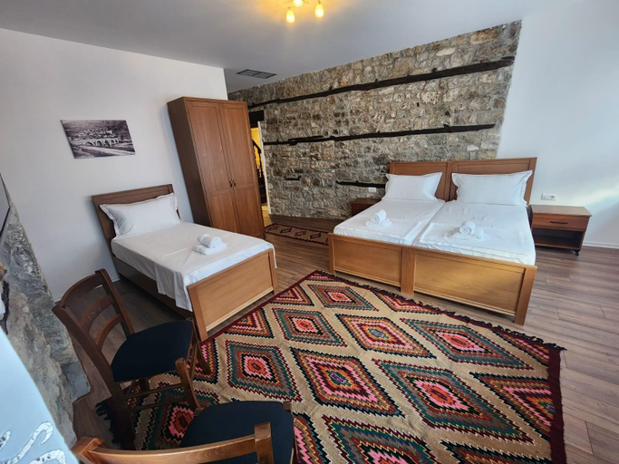 Room 4, Guest House Koxhaku, Beratit