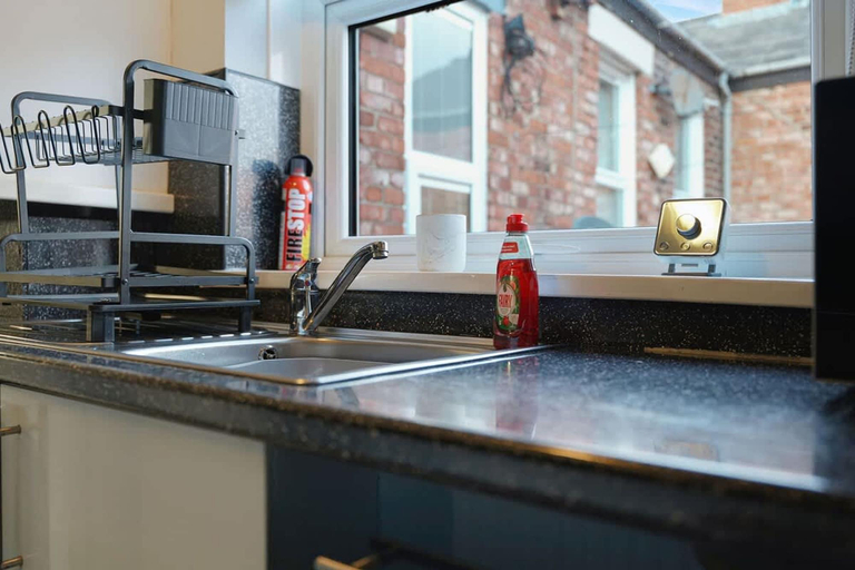 Room 5, Chic 2 Bed With Wifi Parking Ideal for Work Stay, South Tyneside