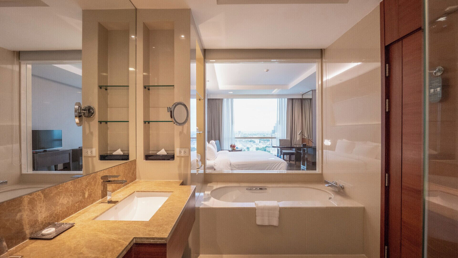 Bathroom 5, The Grand Fourwings Convention Hotel, Bang Kapi