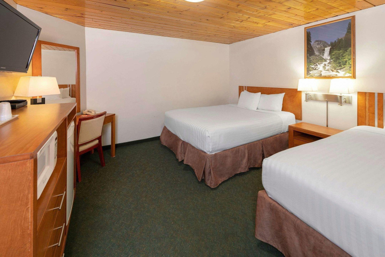 Bedroom 3, Econo Lodge Inn & Suites Medicine Hat Highway 1, Division No. 1