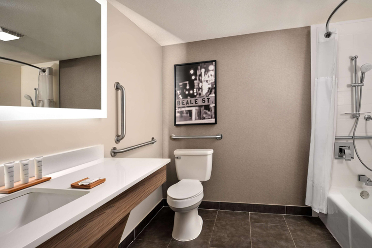 Bathroom 4, Radisson Hotel West Memphis, Crittenden