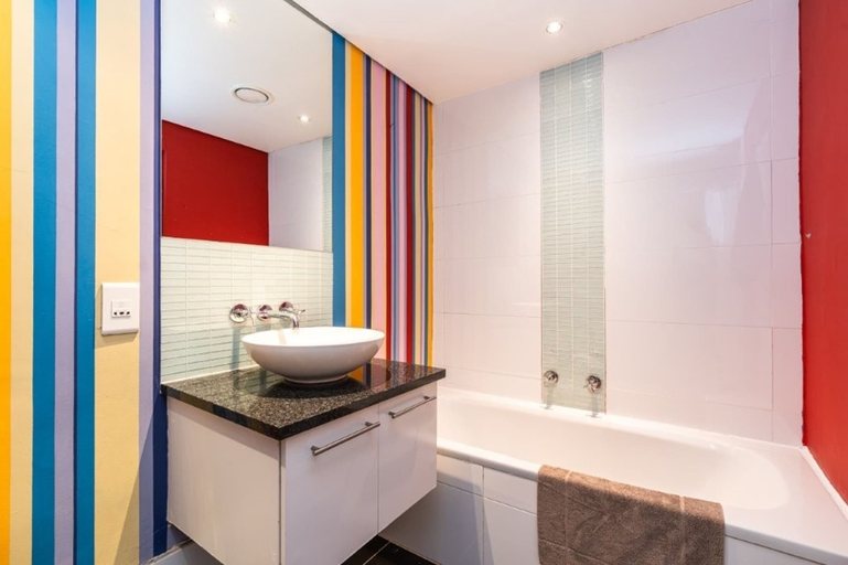 Room 5, Skyline Living Table Mountain Views, City of Cape Town