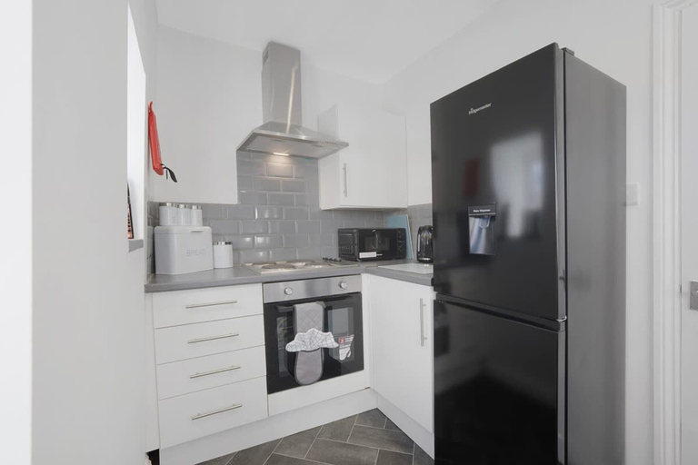 Room 3, Relaxing 2BR in Billy Row Wifi by Stay With Us, Durham