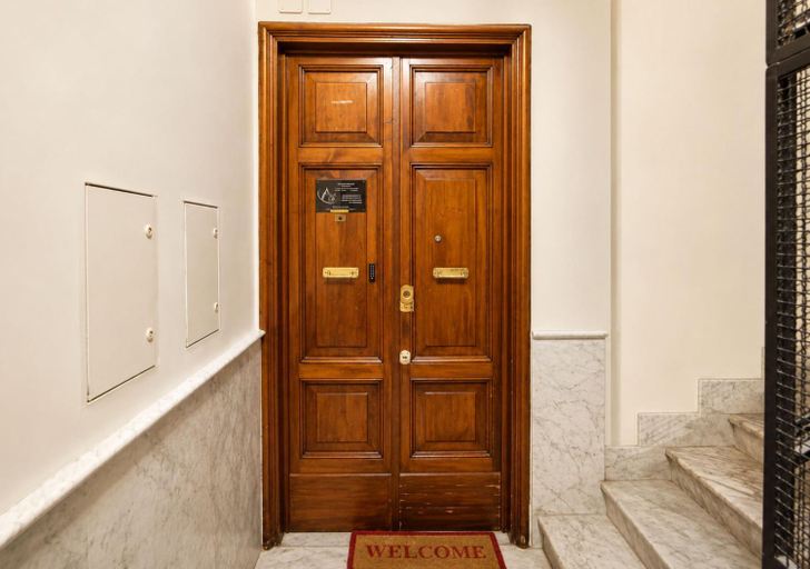 Public Area 2, Inside Roma Rooms, Rome