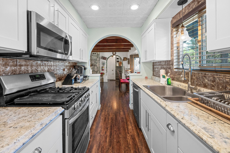 Private kitchen 4, Alpine Chalet, San Bernardino