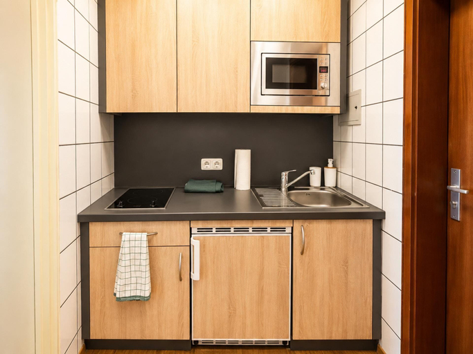 Private kitchen 4, Apartment Sleeps 2 With Balcony, Koblenz