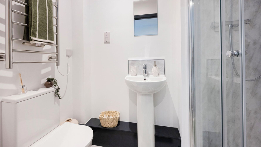 Bathroom 4, Student Only Icon House, Stoke-on-Trent