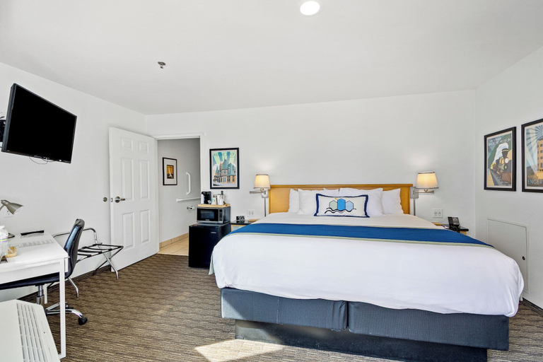 Bedroom 3, South Pier Inn, Lake Superior