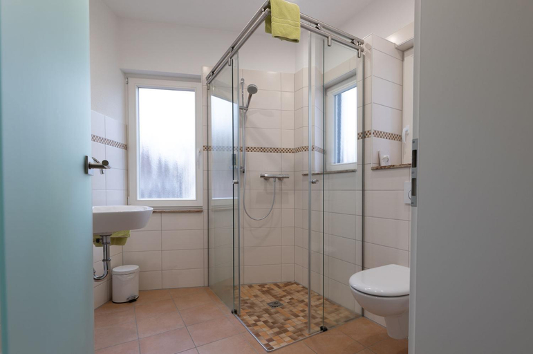 Bathroom 3, Hotel Victoria, Goslar