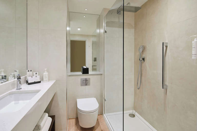 Bathroom 4, London Marriott Hotel Marble Arch, London