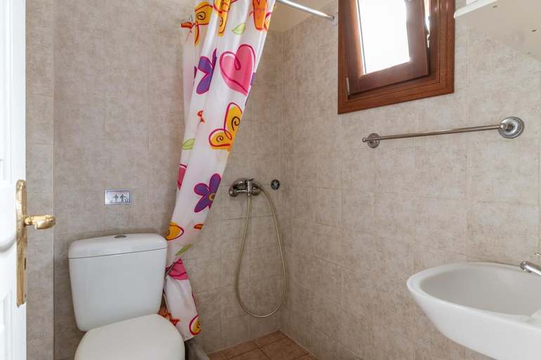 Bathroom, En Tino 3, South Aegean