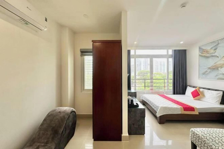 Room 3, Phú Gia 464 Nguyen Van Linh, District 7