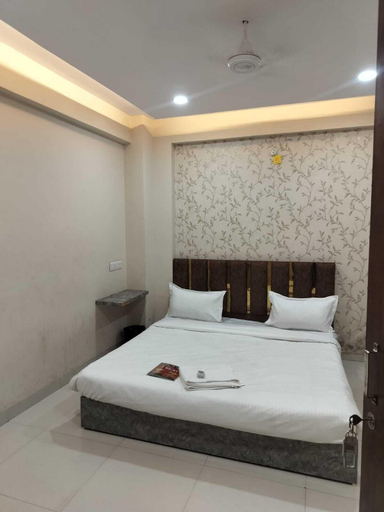 Room 5, Hotel Pratham Inn, Indore