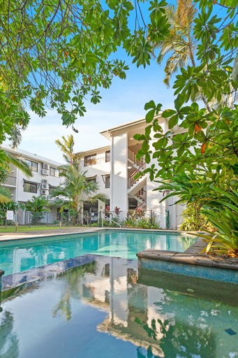 Room 2, Cairns Hideaway - Pool and Spacious, Cairns