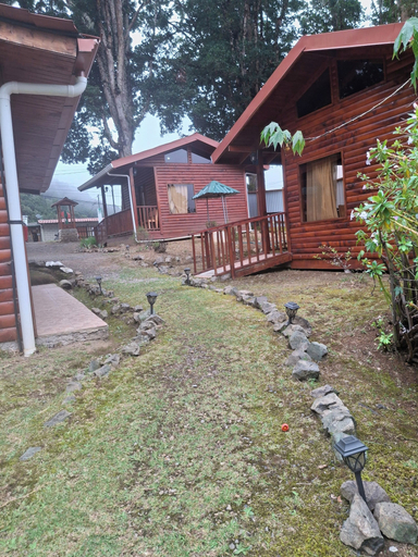 Property grounds, Cabañas San Gerardo, Dota