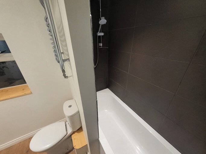 Bathroom 3, Apartment Sleeps 4 - Town Centre & Near Beach, Cornwall