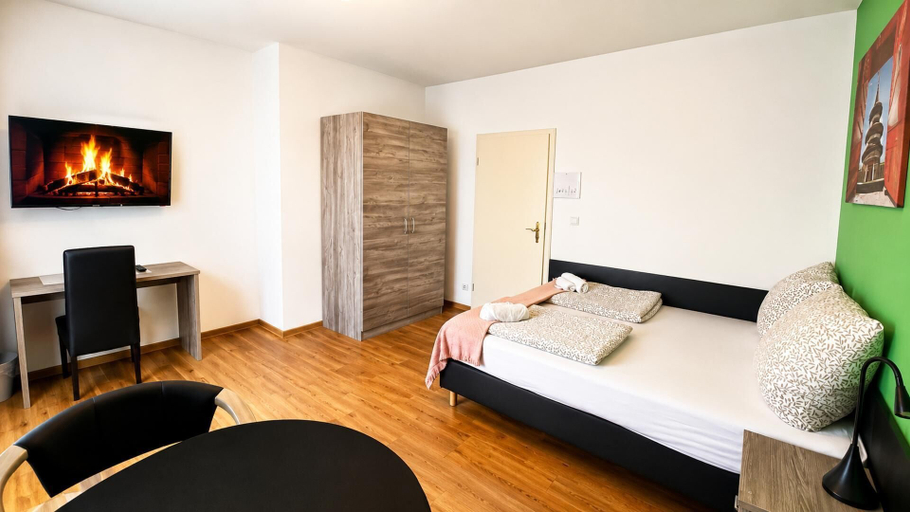 Room 5, Apartment Sleeps 2 With Balcony, Koblenz