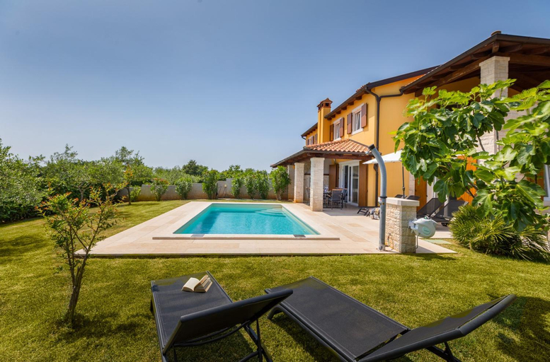 Exterior view 2, Villa Katharina, Poreč