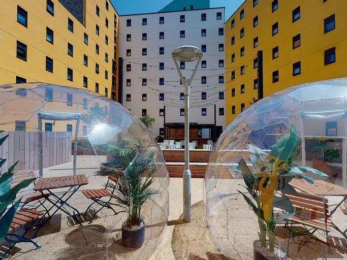 Outdoor dining, Student Only Seren, Swansea