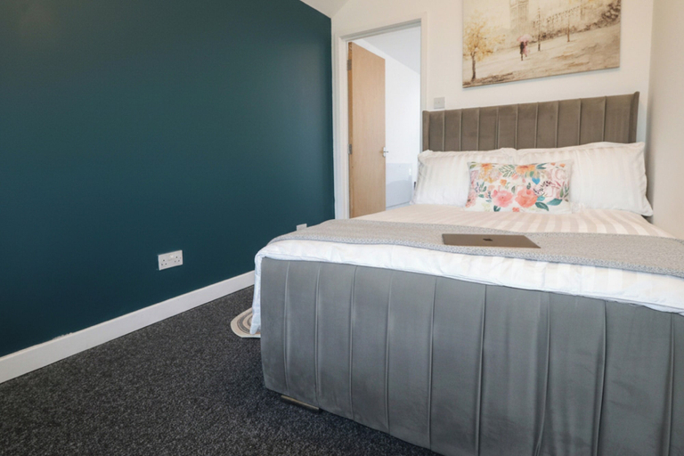 Room, Cosy One-bedroom in Birchgrove, Cardiff, Cardiff