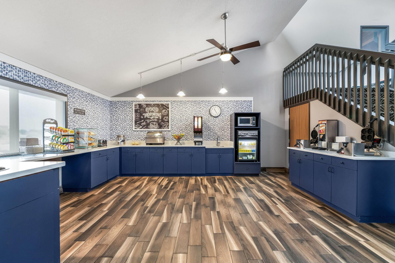 Food & Drinks 5, AmericInn by Wyndham Sauk Centre, Stearns