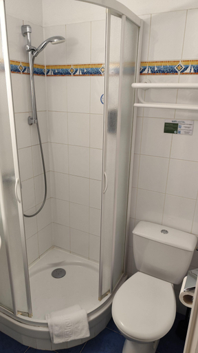 Bathroom 4, Brit Hotel Caen Hérouville, Calvados