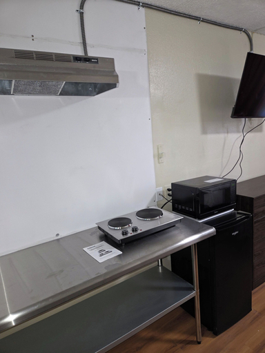 Private kitchen 2, Everstay Suites Lackland, Bexar