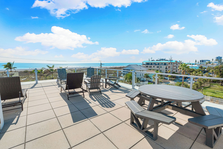 Public Area 5, Lookout by Beachside Management, Sarasota