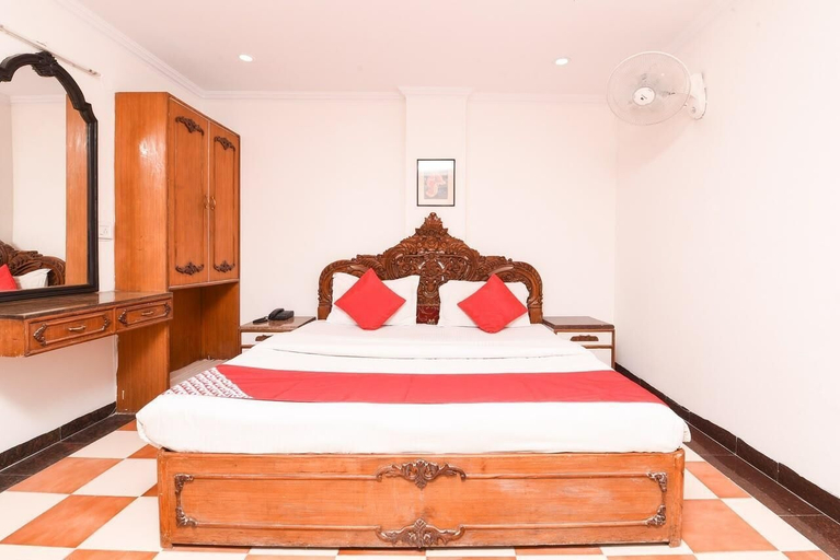 Room 5, Roomshala Heritage Residency, Delhi
