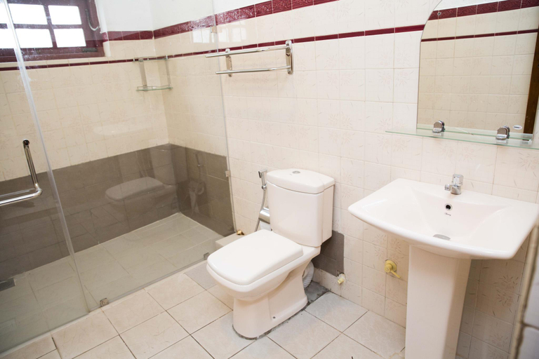 Bathroom 4, Marine Six Hotel, Thimbirigasyaya