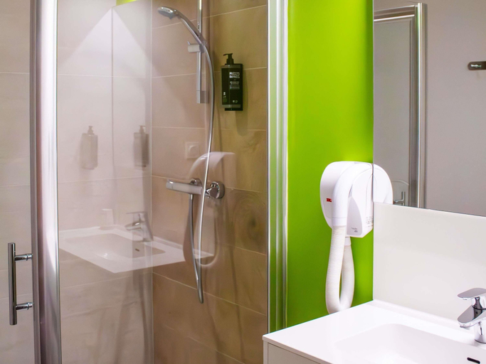 Bathroom 4, ibis Styles Villeneuve sur Lot, Lot-et-Garonne