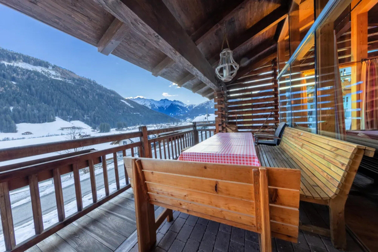 Others 4, Rustic Chalet in a Holiday Village, Zell am See