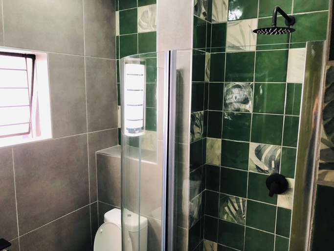 Bathroom 4, Grafiti Boutique Hotel, Waterberg