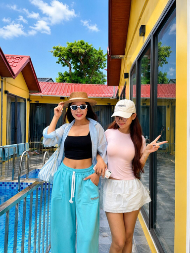 Pool 3, Minh Chau Riveside, Vân Đồn