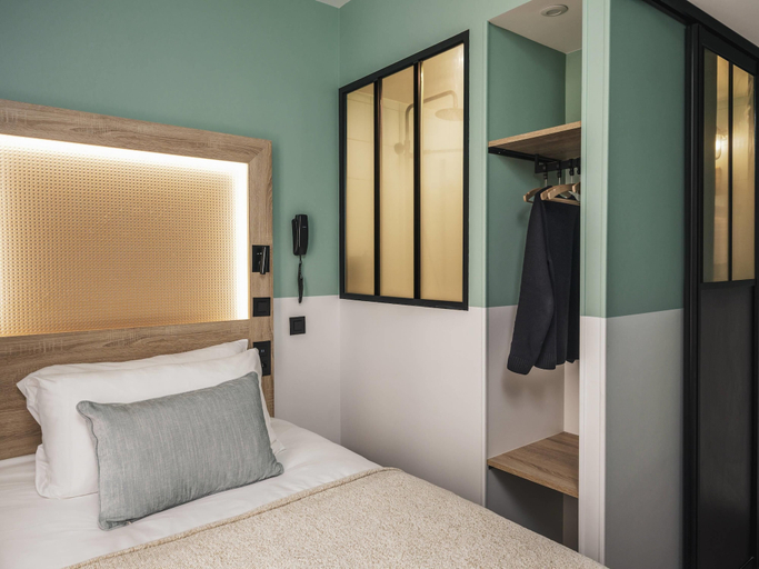 Bedroom 4, ibis Styles Paris Montmartre North, Paris