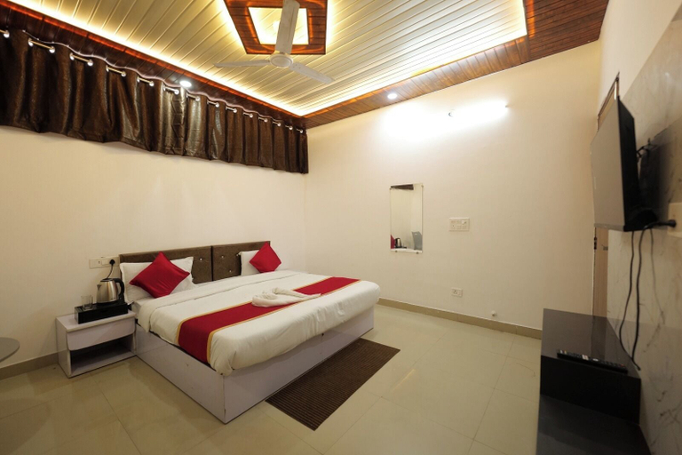 Room 3, Hotel 101, Gautam Buddha Nagar