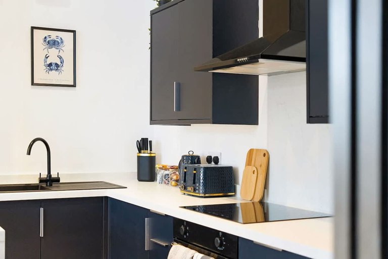 Room 3, High-spec Hartlepool 3BR Apartment Sleeps 5 by Stay With Us, Hartlepool