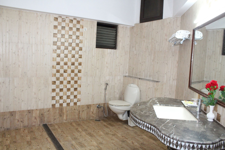 Bathroom 4, Chandra Inn, Jodhpur