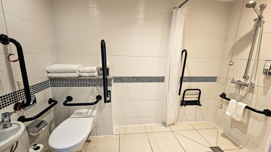 Bathroom 5, Hampton by Hilton London Croydon, London