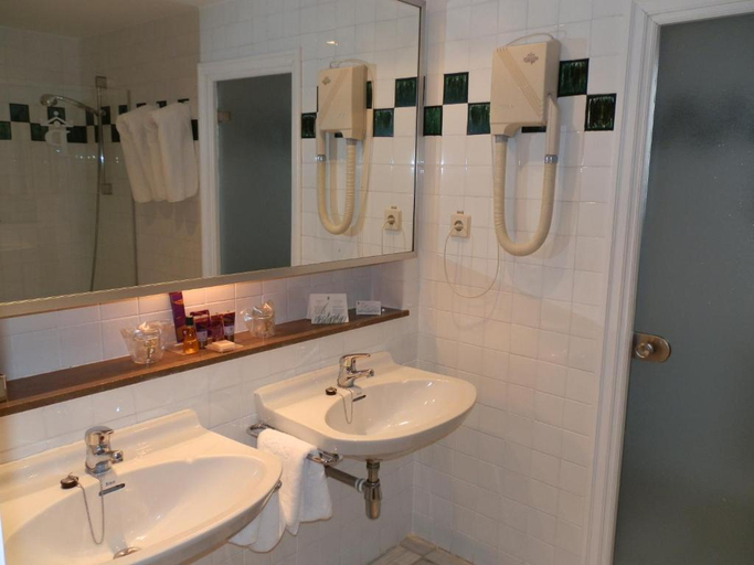 Bathroom 4, Parador de Cervera de Pisuerga, Palencia
