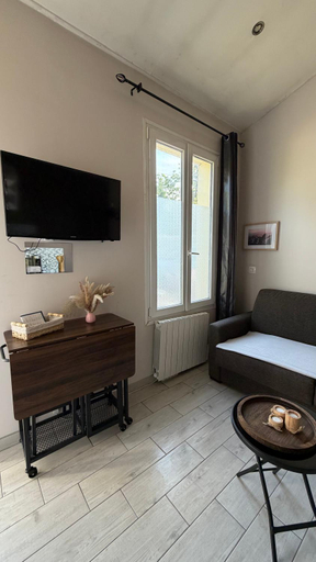 Bedroom, Mini studio et espace exterieur, Val-d'Oise