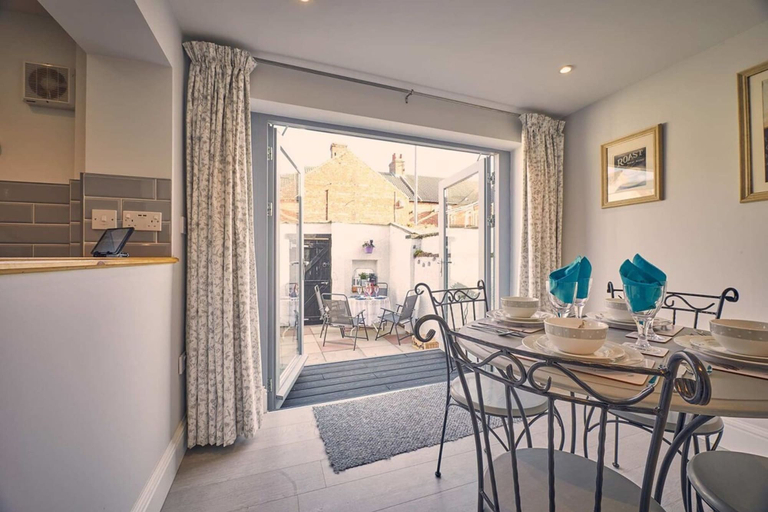 Others 3, Host Stay Roselyn, Northumberland