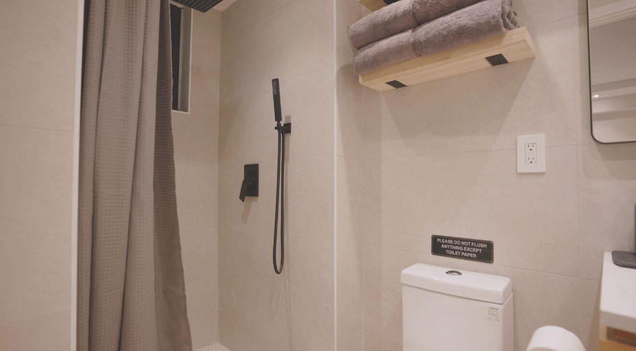 Bathroom 3, The Walk-Up Waikiki Beach, Honolulu