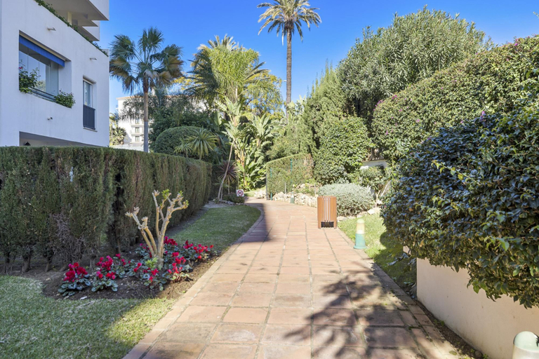 Room 3, Medina Garden 221, Málaga