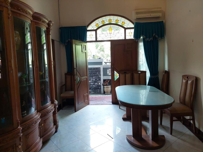 Lobby 3, OYO 95178 Azifa Guest House, Sleman