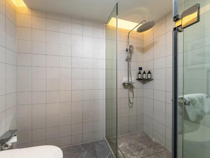Bathroom 4, Campanile Hotel - Changchun People's Square, Changchun
